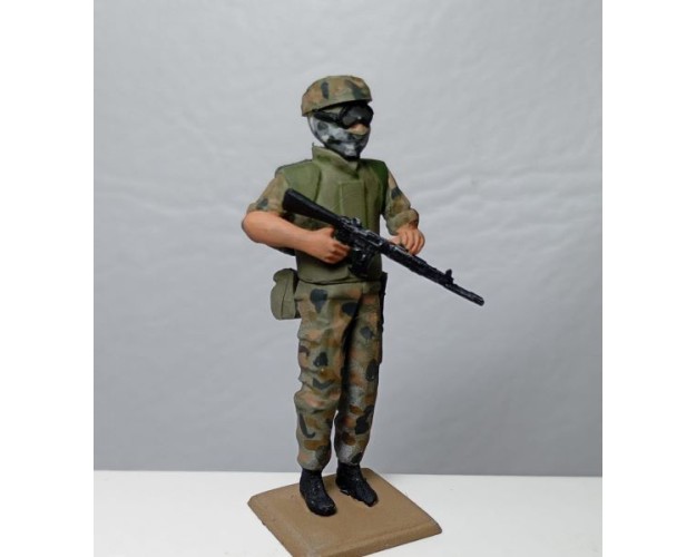 Soldado moderno de fuerzas especiales