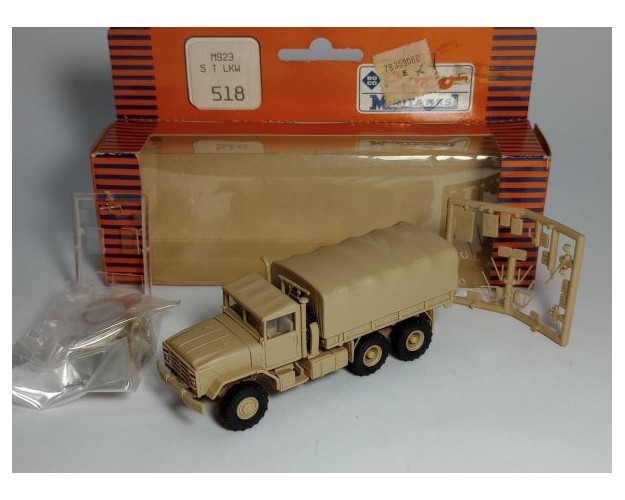 M 923 5 T LKW CON LONA DESÉRTICO - 1/87