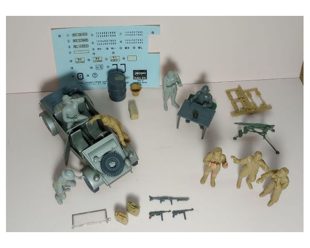 DIORAMA: Kübelwagen + 8 figuras + 1 tambor + accesorios