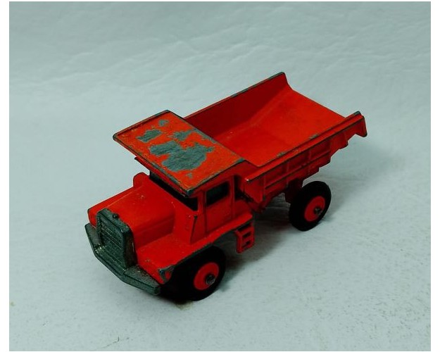 CAMIÓN DE VOLTEO MACK