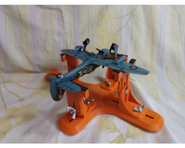 SOPORTE REGULABLE PARA ARMADO DE AVIONES