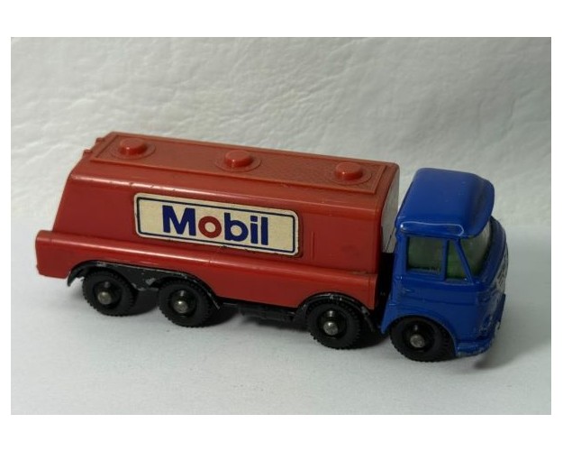 MOBIL TANKER VINTAGE 1/64