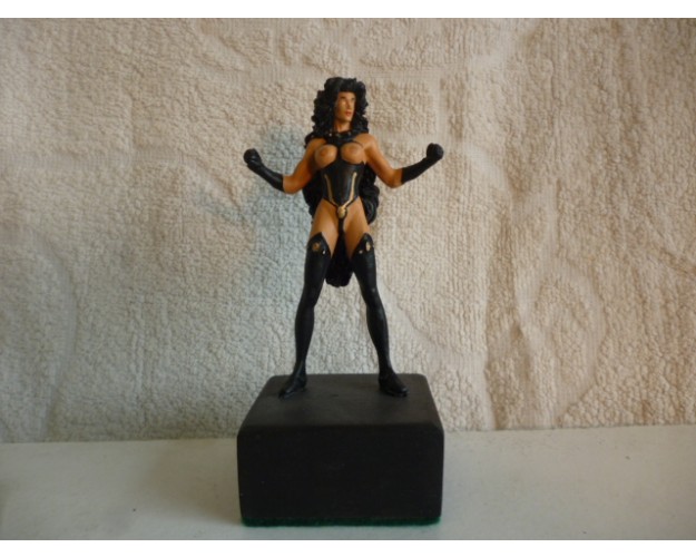 FIGURA FEMENINA DE METAL DE 90mm