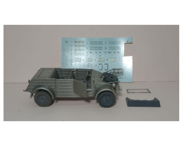 DIORAMA: Kübelwagen + 8 figuras + 1 tambor + accesorios