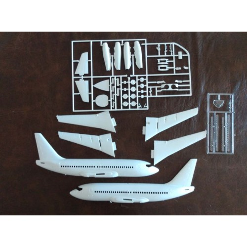 BOEING 737 1/125 – Sin instrucciones ni calcas