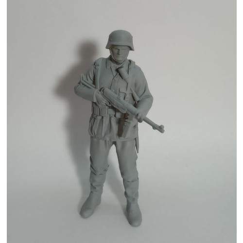 SOLDADO ALEMÁN CON MP40 - 120mm