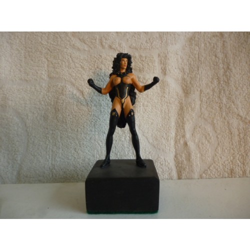 FIGURA FEMENINA DE METAL DE 90mm