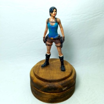 LARA CROFT (TOMB RAIDER) 90mm