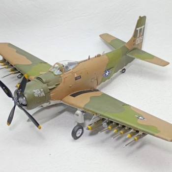 DOUGLAS A-1J SKYRAIDER 1/48