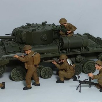 DIORAMA BRITÁNICO IIGM: Valentine + 6 soldados británicos