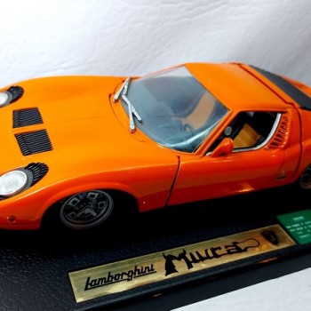 LAMBORGHINI MIURA