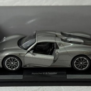 PORSCHE 918 SPIDER