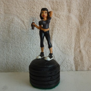 FIGURA FEMENINA DE VINILO 70mm