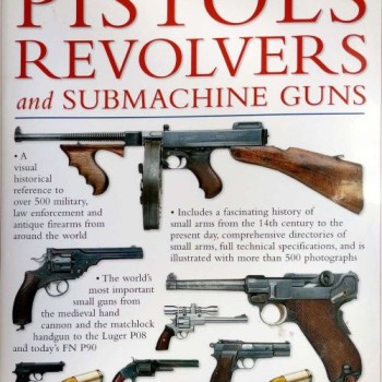 THE ILLUSTRATED ENCYCLOPEDIA OF PISTOLS REVOLVERS AND SUBMACHINE GUNS