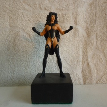 FIGURA FEMENINA DE METAL DE 90mm